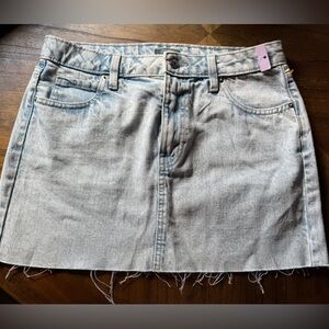 NWT Wild Fable Light Wash‎ Denim Mini Skirt with frayed hem size 6